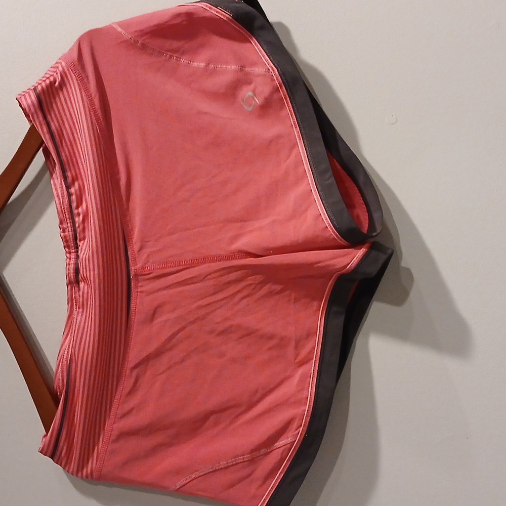 MOVING COMFORT short, size S, pink color.